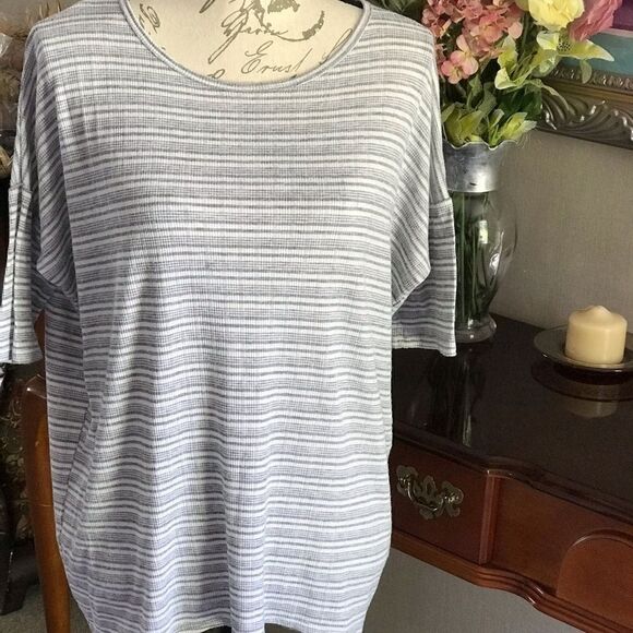 Lularoe. Hi low tunic Gray & white striped cutev - Picture 2 of 9